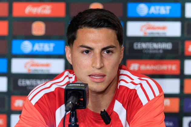 October 5, 2026, Los Angeles, California, USA: Jonathan Villagra 27 of Chile during an interview on Monday, October 5, 2026 at BMO Stadium in Los Angeles, California in preparation for an International Friendly, Länderspiel, Nationalmannschaft match against Mexico on Tuesday October 6, 2026 at the Los Angeles Memorial Coliseum. ARIANA RUIZ PI Chile press conference, PK, Pressekonferenz - ZUMAp124 20261005_zaa_p124_026 Copyright: xArianaxRuizx