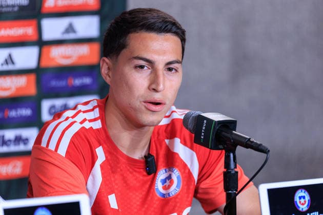 October 5, 2026, Los Angeles, California, USA: Jonathan Villagra 27 of Chile during a press conference, PK, Pressekonferenz before an International Friendly, Länderspiel, Nationalmannschaft match against Mexico at BMO Stadium on Tuesday, October 6, 2026, in Los Angeles, California. JAVIER ROJAS PI Chile Press Conference - ZUMAp124 20261005_zaa_p124_047 Copyright: xJavierxRojasx