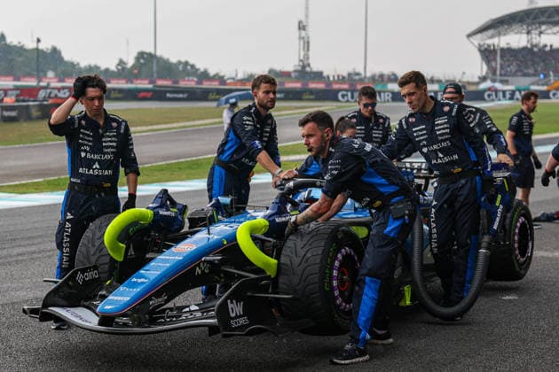 SEPANG, SGR - OCTOBER 04: Carlos Sainz of Spain and Atlassian Williams F1 Team arrive on the grid before the start of the Formula 1 Gulf Air Bahrain Grand Prix on October 04, 2026 held at Sepang International Circuit in Sepang, Malaysia. (Photo by Hazrin Yeob Men Shah Icon Sportswire) AUTO: OCT 04 F1 Bahrain Grand Prix in Malaysia EDITORIAL USE ONLY Icon3782610043152