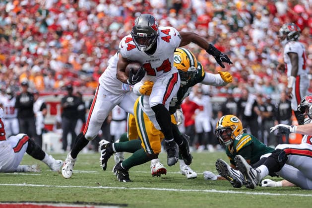 Oct 4, 2026; Tampa, FL, USA; Tampa Bay Buccaneers running back Sean Tucker (44) runs the ball for a touchdown during the NFL, American Football Herren, USA game between the Green Bay Packers and Tampa Bay Buccaneers at Raymond James Stadium. Mandatory Credit: Taylor McFee-Cal Media Tampa USA - ZUMAc04_ 20261004_zma_c04_666 Copyright: xTaylorxMcfeex