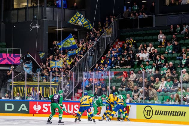 261006 Audience during the CHL game between Rögle and Davos on October 6, 2026, in Ängelholm. Photo: Niclas Jönsson, BILDBYRAN COP 273 NO0449 ice hockey CHL Champions Hockey League Rögle Davos Rögle BBENG audience Copyright: NICLASxJÖNSSON BB261006NO020