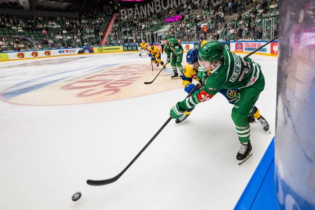 261006 Fredrik Olofsson of Rögle during the CHL game between Rögle and Davos on October 6, 2026 in Ängelholm. Photo by Niclas Jönsson, BILDBYRAN COP 273 NO0449. ice hockey, CHL, Champions Hockey League, Rögle, Davos, Rögle BBENG. ice hockey, CHL, Champions Hockey League, Rögle, Davos, Rögle BBENG. Copyright: NICLASxJÖNSSON BB261006NO050