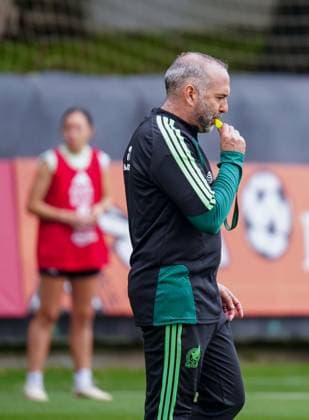 MEXICAN WOMEN S NATIONAL TEAM MEXICAN WOMEN S NATIONAL TEAM TRAINING SESSION 06102026 MEXICO CITY, MEXICO Photo of Pedro Lopez, coach of the Mexican Women’s National Soccer Team, during a training session at the Centro de Alto Rendimiento in Mexico City, ahead of their friendly match against Jamaica this Friday in Aguascalientes Photo of Pedro Lopez, coach of the Mexican Women’s National Soccer Team, during a training session at the High-Performance Center in Mexico City, ahead of their friendly match against Jamaica this Friday in Aguascalientes. PHOTO BY IMAGENSHOP PHOTO AGENCY, MEXICO CITY, MEXICO Copyright: xIMAGENSHOPxAGENCIAxFOTOGRAFICAx