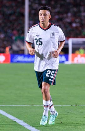 October 6, 2026, Los Angeles, California, USA: Roberto Alvarado 25 of Mexico during an International Friendly, Länderspiel, Nationalmannschaft match against Chile at the Los Angeles Memorial Coliseum on Tuesday October 6, 2026 in Los Angeles, California. Mexico loses to Chile, 0-2. ARIANA RUIZ PI Los Angeles USA - ZUMAp124 20261006_zaa_p124_109 Copyright: xArianaxRuizx