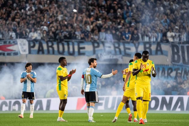 BUENOS AIRES, ARGENTINA - OCTOBER 6: Lionel Messi of Argentina is greeted during the International Friendly, Länderspiel, Nationalmannschaft football match between Argentina and Benin at the Estadio Monumental Antonio V. Liberti on October 6, 2026, in Buenos Aires, Argentina. Richard Callis Fotoarena (Richard Callis SPP) Copyright: xRichardxCallisx xSPPx spp-en-RiCa-3026210