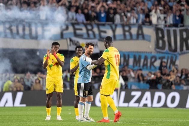 BUENOS AIRES, ARGENTINA - OCTOBER 6: Lionel Messi of Argentina (C) is greeted by Mohamed Tijani of Benin (D) and Tamimou Ouorou of Benin (E) during the International Friendly, Länderspiel, Nationalmannschaft football match between Argentina and Benin at the Estadio Monumental Antonio V. Liberti on October 6, 2026, in Buenos Aires, Argentina. Richard Callis Fotoarena (Richard Callis SPP) Copyright: xRichardxCallisx xSPPx spp-en-RiCa-3026229