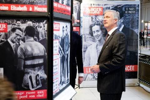 King Philippe - Filip of Belgium pictured during a royal visit to the La Famille royale fait la Une exposition organized by the Soirmag magazine, Wednesday 07 March 2018 in Brussels. The weekly publication is celebrating their 90th anniversary with an exhibition of 300 magazine covers featuring the Royal Family F. Andrieu Agencepeps Reporters Roi Philippe durand la visite de l exposition La Famille royale fait la Une organisà F.ANDRIEU