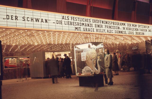 Berlin GER, Berlin, recording ca 1956, street scene, international film festival