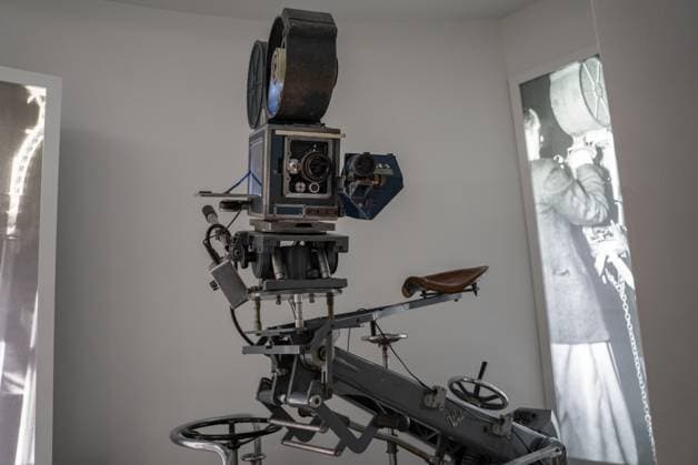 Berlin Mitte Themed picture Technicolor camera on a dolly in the Museum Deutsche Kinemathek, Berlin, 12 05 2024 Themed picture Technicolor camera on a dolly in the Museum Deutsche Kinemathek, Berlin, 12 05 2024 Three color camera from Technicolor on a camera dolly in the exhibition of the Museum Deutsche Kinemathek Museum for Film and Television Copyright: xEibner-Pressefoto JonasxLohrmannx EP_JLN