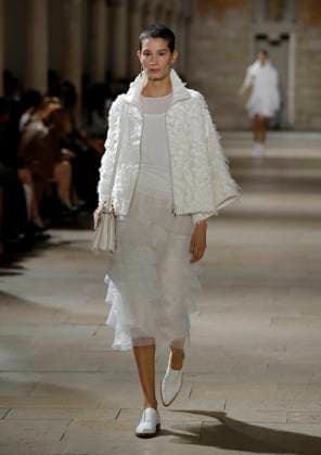 PFW - Akris Runway A model walks the runway during the Akris show during Paris Fashion Week Womenswear Spring-Summer 2025 on September 29, 2024 in Paris, France Photo by Alain Gil-Gonzalez ABACAPRESS.COM Paris France Copyright: xGonzalezxAlain-Gil ABACAx