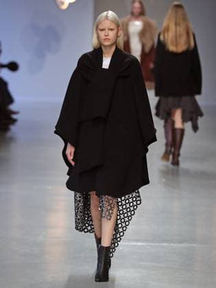 PFW - Niccolo Pasqualetti Runway A model walks the runway during the Niccolo Pasqualetti Womenswear Fall Winter 2025-2026 show as part of Paris Fashion Week at Palais De Tokyo on March 09, 2025 in Paris, France. Photo by Alain-gil Gonzalez ABACAPRESS.COM Paris France  Copyright: xGonzalezxAlain-Gil ABACAx