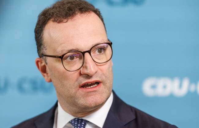 Statement before the parliamentary group meeting of the CDU CSU Jens Spahn, leader of the CDU CSU parliamentary group in the Bundestag, speaks during a statement before the parliamentary group meeting on 20 05 25 in Berlin Berlin Germany Reichstag