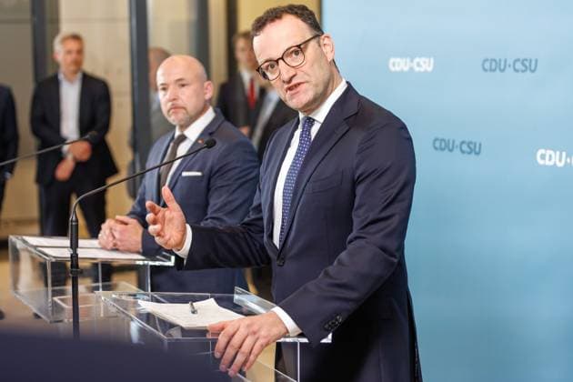 Statement before the parliamentary group meeting of the CDU CSU Jens Spahn, parliamentary group leader of the CDU CSU and Alexander Hoffmann in the Bundestag, speaks during a statement before the parliamentary group meeting on 20 05 25 in Berlin Berlin Berlin Germany Reichstag
