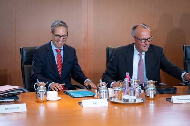 Cabinet meeting, Federal Government, Kick-off kick-off pictures, Cabinet meeting, Federal Government, Michael Schrodi, Parliamentary State Secretary, Federal Chancellor, Friedrich Merz Berlin Berlin GER