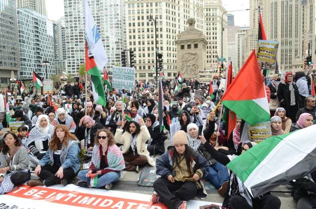 Pro-Palestinian protesters march through downtown Chicago CHICAGO, UNITED STATES - APRIL 20: Pro-Palestinian demonstrators march through downtown Chicago to protest against Israeli attacks on Gaza, on April 20, 2024 in Chicago, Illinois, United States. United States World. Editorial use only. Please get in touch for any other usage. Copyright: x2025xAnadoluxJacekxBoczarskix