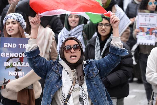 Pro-Palestinian protesters march through downtown Chicago CHICAGO, UNITED STATES - APRIL 20: Pro-Palestinian demonstrators march through downtown Chicago to protest against Israeli attacks on Gaza, on April 20, 2024 in Chicago, Illinois, United States. United States World. Editorial use only. Please get in touch for any other usage. Copyright: x2025xAnadoluxJacekxBoczarskix