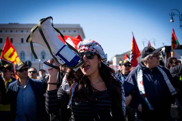 Pro-Palestinian demonstrators march along Rome s roads as they gather for a national general strike to protest against the situation in Gaza, in Rome, Italy, on 02 November 2025. Pro-Palestinian demonstrators march along Rome s roads as they gather for a national general strike to protest against the situation in Gaza two days after Israeli forces intercepted the Global Sumud Flotilla in the Mediterranean Sea, in Rome, Italy, on 02 November 2025., Credit:Stefano Costantino TTL Avalon Italy, Rome Copyright: xStefanoxCostantinoxTTLx xAvalonx 1043083786