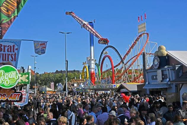 Oktoberfest visitors at the 190 Oktoberfest 2025 on the Theresienwiese Munich, 03 10 2025 Foto:xB.xSaarx xFuturexImagex oktoberfest_5027