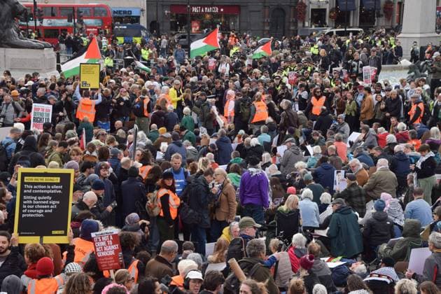 October 4, 2025, London, United Kingdom: Protesters gather in support of Palestine Action during a demonstration in Trafalgar Square. Hundreds of people gathered to show support for the activist group Palestine Action, which has been banned under anti-terrorism law, and demanded that the ban is lifted. London United Kingdom - ZUMAs197 20251004_aaa_s197_257 Copyright: xVukxValcicx