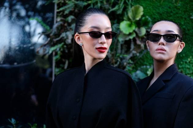 PFW - Jean Paul Gaultier Outside Arrivals Guest and guest arrives at the Jean Paul Gaultier show during the Womenswear Spring Summer 2026 as part of Paris Fashion Week on October 5, 2025 in Paris, France. Photo by Robin Psaila ABACAPRESS.COM Paris France Copyright: xPsailaxRobin ABACAx