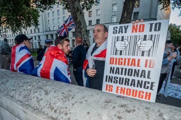 October 6, 2025, London, United Kingdom: A protester holds a placard during the demonstration. A couple of hundred people gathered outside Downing Street to protest against Keir Starmer™s proposal to introduce digital ID into the UK. The demonstration was arranged by Turning Point the organisation originally set up by murdered American far-right activist Charlie Kirk. London United Kingdom - ZUMAs197 20251006_aaa_s197_234 Copyright: xLabxKyxMox