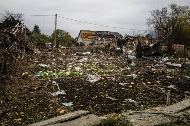 Aftermath of Russian attack on Ukraine s Kramatorsk KRAMATORSK, UKRAINE - OCTOBER 09: A view of the destruction and damaged infrastructure aftermath of Russian airstrike on Kramatorsk, Donetsk region, Ukraine on October 09, 2025. During the night and morning of today, October 9, Russian troops shelled Kramatorsk in the Donetsk region with drones, guided bombs (GABs) and Smerch multiple launch rocket systems. In one of the areas, rescuers were extinguishing a fire in private homes. A local resident was injured. Jose Colon Anadolu Kramatorsk Ukraine. Editorial use only. Please get in touch for any other usage. Copyright: x2025xAnadoluxJosexColonx