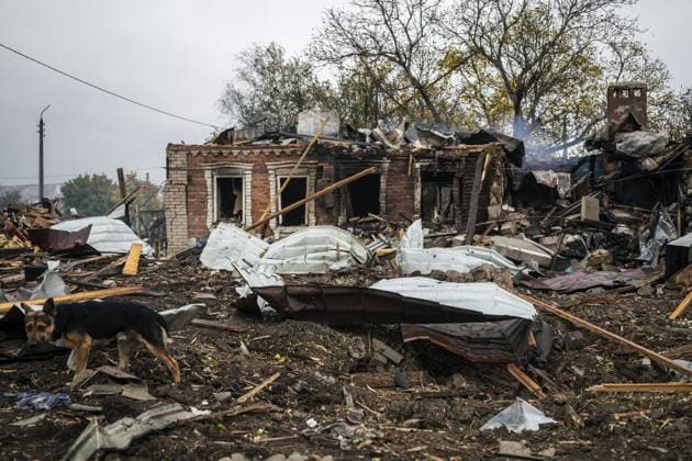 Aftermath of Russian attack on Ukraine s Kramatorsk KRAMATORSK, UKRAINE - OCTOBER 09: A view of the destruction and damaged infrastructure aftermath of Russian airstrike on Kramatorsk, Donetsk region, Ukraine on October 09, 2025. During the night and morning of today, October 9, Russian troops shelled Kramatorsk in the Donetsk region with drones, guided bombs (GABs) and Smerch multiple launch rocket systems. In one of the areas, rescuers were extinguishing a fire in private homes. A local resident was injured. Jose Colon Anadolu Kramatorsk Ukraine. Editorial use only. Please get in touch for any other usage. Copyright: x2025xAnadoluxJosexColonx