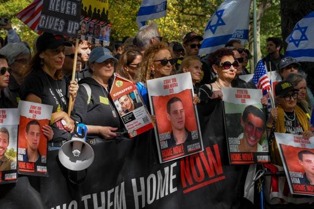 October 19, 2025, New York, New York, USA: Participants at the March for the Hostages in Central Park write â€oeWelcome Home†messages on signs for the released hostages, as part of a gathering celebrating their return, and calling the release of all the remaining deceased hostages. New York USA - ZUMAa266 20251019_znp_a266_005 Copyright: xLirixAgamix