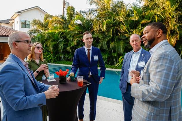 October 23, 2025, St. Petersburg, Florida, USA: Tampa Bay Times staffers mingle with guests during the annual Cocktails and News fundraiser event on Thursday, Oct. 23, 2025, in St. Petersburg. St. Petersburg USA - ZUMAs70_ 20251023_zan_s70_084 Copyright: xJeffereexWoox