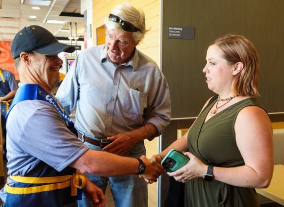 October 29, 2025, St. Petersburg, Florida, USA: Times columnist Stephanie Hayes, on right, talks with her subjects on assignment at McDonald s, 4595 34th St., S., on Wednesday, Oct. 29, 2025 in St. Petersburg. On left is Rich Wilber Jr., 56, along with his father Rich Wilber Sr., 77. St. Petersburg USA - ZUMAs70_ 20251029_zan_s70_058 Copyright: xDirkxShaddx