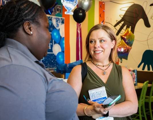 October 29, 2025, St. Petersburg, Florida, USA: Times columnist Stephanie Hayes, on right, talks with her subjects on assignment at McDonald s, 4595 34th St., S., on Wednesday, Oct. 29, 2025 in St. Petersburg. On left is McDonaldÃ¢â‚¬â ¢s general manager Ashley Byrd. St. Petersburg USA - ZUMAs70_ 20251029_zan_s70_059 Copyright: xDirkxShaddx