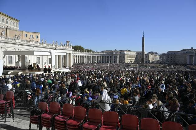 Italy, Rome, Vatican 2025 11 12 Pope Leo XIV during his weekly general audience in St. Peter s Square. Photograph by VATICAN MEDIA Catholic Press Photo RESTRICTED TO EDITORIAL USE - NO MARKETING - NO ADVERTISING CAMPAIGNS.  Copyright: xSimonexRisolutix xipa-agency.netx xVATICANxMEDIA CPPx IPA_Agency_IPA67866029