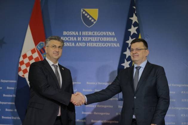 Prime Minister of Croatia Andrej Plenkovic in Sarajevo SARAJEVO, BOSNIA AND HERZEGOVINA - DECEMBER 13: Prime Minister of Croatia Andrej Plenkovic (R) meets Chairman of the Council of Ministers of Bosnia and Herzegovina Zoran Tegeltija (L) in Sarajevo, Bosnia and Herzegovina on December 13, 2021. Saraybosna Bosna Hersek. Editorial use only. Please get in touch for any other usage. Copyright: x2025xAnadoluxSamırxJordamovıcx