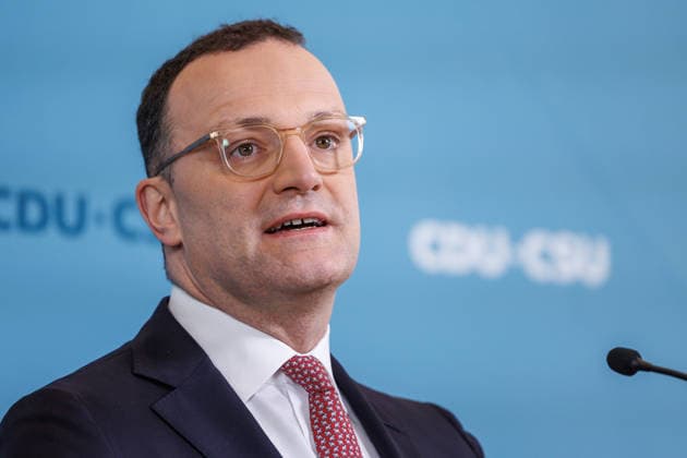 Statement before the parliamentary group meeting of the CDU CSU Jens Spahn, leader of the CDU CSU parliamentary group in the Bundestag, speaks during a statement before the parliamentary group meeting on 17 03 2026 in Berlin Berlin Germany Reichstag