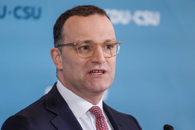 Statement before the parliamentary group meeting of the CDU CSU Jens Spahn, leader of the CDU CSU parliamentary group in the Bundestag, speaks during a statement before the parliamentary group meeting on 17 03 2026 in Berlin Berlin Germany Reichstag