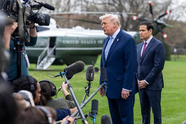US President Donald J. Trump departs the White House to spend the weekend at Mar-a-Lago United States President Donald J Trump, with US Secretary of State Marco Rubio, responds to a question from the news media as they prepare to board Marine One on the South Lawn of the White House in Washington, DC, USA, 20 March 2026. The President is scheduled to spend the weekend at his Mar-a-Lago Resort in Palm Beach, Florida. Credit: CNP AdMedia Washington District of Columbia United States of America EDITORIAL USE ONLY  Copyright: xx CNPx xAdMediax admphotostwo976639