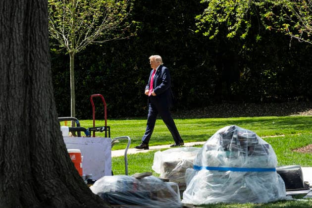 DC: President Trump Departs the White House United States President Donald J Trump walks behind ongoing construction on the South Lawn of the White House before departing on Marine One, in Washington, D.C., on Thursday, April 16, 2026. President Trump is traveling to Las Vegas, Nevada for an event highlighting Republican tax policies after the April 15 tax deadline. Credit: CNP AdMedia Washington District of Columbia United States of America EDITORIAL USE ONLY Copyright: xx CNPx xAdMediax admphotostwo982583