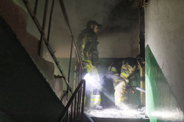 Ukrainian firefighters battle blaze after Russian drone strike in Druzhkivka DRUZHKIVKA, UKRAINE - JUNE 17: Ukrainian firefighters work inside a residential building damaged by a fire following a Russian drone attack in Druzhkivka, Ukraine, on June 17, 2026. Diego Herrera Carcedo Anadolu Ukraine Donetsk. Editorial use only. Please get in touch for any other usage. Copyright: x2026xAnadoluxDiegoxHerreraxCarcedox