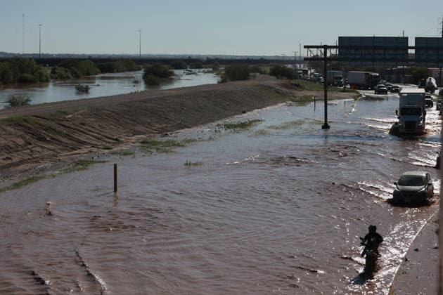 Rising Rio Grande water levels trigger municipal emergency response in Ciudad Juarez CIUDAD JUAREZ, MEXICO - OCTOBER 01: Municipal emergency crews and Civil Protection workers reinforce earthen levees and monitor rising water levels along the Rio Grande in Ciudad Juarez, Mexico, on October 01, 2026. Heavy regional precipitation led to localized flooding across several low-lying municipal sectors, prompting local authorities to deploy continuous monitoring operations along the riverbank. Municipal officials urged residents to avoid high-risk areas, maintain distance from the rising river currents, and adhere strictly to Civil Protection advisories to prevent accidental drownings and property damage across vulnerable border neighborhoods. Chr Copyright: x2026xAnadoluxChristianxTorresx