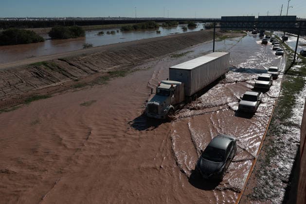 Rising Rio Grande water levels trigger municipal emergency response in Ciudad Juarez CIUDAD JUAREZ, MEXICO - OCTOBER 01: Municipal emergency crews and Civil Protection workers reinforce earthen levees and monitor rising water levels along the Rio Grande in Ciudad Juarez, Mexico, on October 01, 2026. Heavy regional precipitation led to localized flooding across several low-lying municipal sectors, prompting local authorities to deploy continuous monitoring operations along the riverbank. Municipal officials urged residents to avoid high-risk areas, maintain distance from the rising river currents, and adhere strictly to Civil Protection advisories to prevent accidental drownings and property damage across vulnerable border neighborhoods. Chr Copyright: x2026xAnadoluxChristianxTorresx