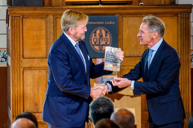02-10-2026 Leiden King Willem-Alexander with prof. dr. Gert Oostindie received the findings of the independent study into the role of the House of Orange-Nassau in the Netherlands colonial history at the Academy Building of Leiden University. Â Copyright: xPPEx