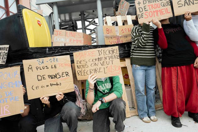 High School Student Protests Spread Across France - Montauban Roadblock and placards outside Michelet Sixth Form College. Blockades at the Bourdelle and Michelet secondary schools in Montauban. The students protest continues this Friday, 2 October, in Occitanie and across all regions of France. In Montauban, police are securing the Antoine Bourdelle secondary school, where several rubbish bins have been set alight. France, Montauban, 2 October 2026. Photo by Patricia Huchot-Boissier ABACAPRESS.COM Montauban OCCITANIE France Copyright: xHuchot-BoissierxPatricia ABACAx