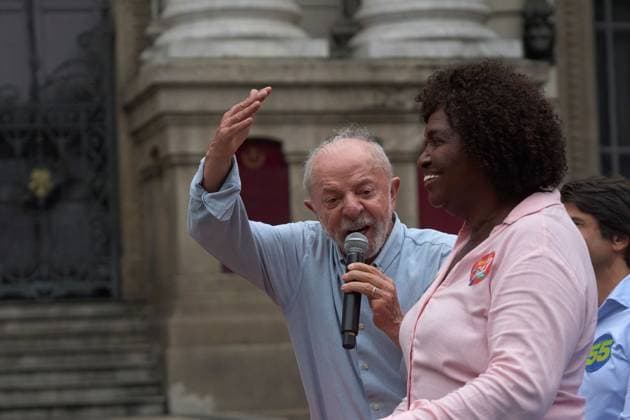 October 2, 2026, Rio De Janeiro, Brazil: RIO DE JANEIRO, BRAZIL, OCTOBER 2, 2026: Brazilian President and presidential candidate Luiz Inacio Lula da Silva leads a campaign march through central Rio de Janeiro, travelling from Candelaria toward Cinelandia as thousands of supporters gather ahead of the first round of Brazil s general election. Lula, who is seeking re-election, used the event to mobilize supporters two days before voters head to the polls on October 4. Rio De Janeiro Brazil - ZUMAq101 20261002_zna_q101_222 Copyright: xMarianaxGreifx