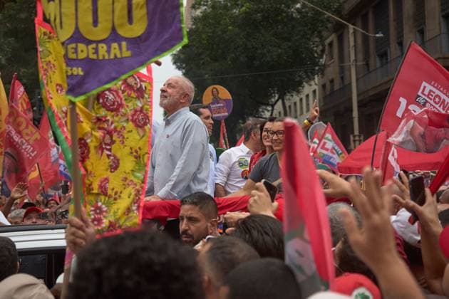 October 2, 2026, Rio De Janeiro, Brazil: RIO DE JANEIRO, BRAZIL, OCTOBER 2, 2026: Brazilian President and presidential candidate Luiz Inacio Lula da Silva leads a campaign march through central Rio de Janeiro, travelling from Candelaria toward Cinelandia as thousands of supporters gather ahead of the first round of Brazil s general election. Lula, who is seeking re-election, used the event to mobilize supporters two days before voters head to the polls on October 4. Rio De Janeiro Brazil - ZUMAq101 20261002_zna_q101_220 Copyright: xMarianaxGreifx
