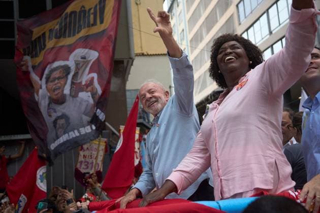 October 2, 2026, Rio De Janeiro, Brazil: RIO DE JANEIRO, BRAZIL, OCTOBER 2, 2026: Brazilian President and presidential candidate Luiz Inacio Lula da Silva leads a campaign march through central Rio de Janeiro, travelling from Candelaria toward Cinelandia as thousands of supporters gather ahead of the first round of Brazil s general election. Lula, who is seeking re-election, used the event to mobilize supporters two days before voters head to the polls on October 4. Rio De Janeiro Brazil - ZUMAq101 20261002_zna_q101_216 Copyright: xMarianaxGreifx