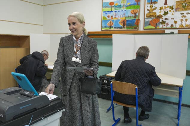 Bakir Izetbegovic casts his vote in Sarajevo SARAJEVO, BOSNIA AND HERZEGOVINA - OCTOBER 4: Bakir Izetbegovic (R), President of the Party of Democratic Action (SDA) and a candidate for the Presidency of Bosnia and Herzegovina, casts his vote accompanied by his wife, Sebija Izetbegovic (C), at the polling station located at Nafija Sarajlic Elementary School in Sarajevo, Bosnia and Herzegovina, on October 4, 2026. Samir Jordamovic Anadolu Sarajevo Bosnia and Herzegovina. Editorial use only. Please get in touch for any other usage. Copyright: x2026xAnadoluxSamirxJordamovicx