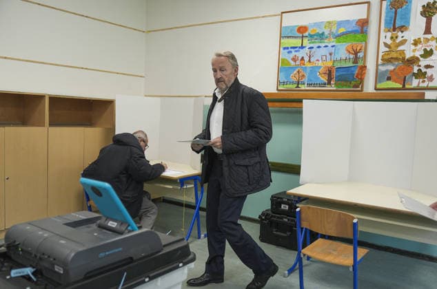 Bakir Izetbegovic casts his vote in Sarajevo SARAJEVO, BOSNIA AND HERZEGOVINA - OCTOBER 4: Bakir Izetbegovic, President of the Party of Democratic Action (SDA) and a candidate for the Presidency of Bosnia and Herzegovina, casts his vote accompanied by his wife, Sebija Izetbegovic, at the polling station located at Nafija Sarajlic Elementary School in Sarajevo, Bosnia and Herzegovina, on October 4, 2026. Samir Jordamovic Anadolu Sarajevo Bosnia and Herzegovina. Editorial use only. Please get in touch for any other usage. Copyright: x2026xAnadoluxSamirxJordamovicx