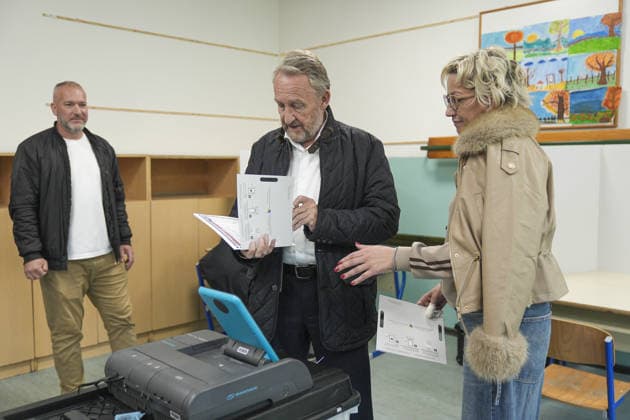 Bakir Izetbegovic casts his vote in Sarajevo SARAJEVO, BOSNIA AND HERZEGOVINA - OCTOBER 4: Bakir Izetbegovic (C), President of the Party of Democratic Action (SDA) and a candidate for the Presidency of Bosnia and Herzegovina, casts his vote accompanied by his wife, Sebija Izetbegovic, at the polling station located at Nafija Sarajlic Elementary School in Sarajevo, Bosnia and Herzegovina, on October 4, 2026. Samir Jordamovic Anadolu Sarajevo Bosnia and Herzegovina. Editorial use only. Please get in touch for any other usage. Copyright: x2026xAnadoluxSamirxJordamovicx