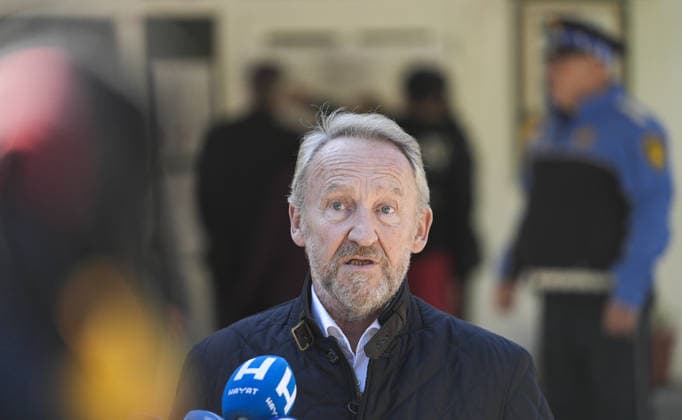 Bakir Izetbegovic casts his vote in Sarajevo SARAJEVO, BOSNIA AND HERZEGOVINA - OCTOBER 4: Bakir Izetbegovic, President of the Party of Democratic Action (SDA) and a candidate for the Presidency of Bosnia and Herzegovina, speaks to press at the polling station located at Nafija Sarajlic Elementary School in Sarajevo, Bosnia and Herzegovina, on October 4, 2026. Samir Jordamovic Anadolu Sarajevo Bosnia and Herzegovina. Editorial use only. Please get in touch for any other usage. Copyright: x2026xAnadoluxSamirxJordamovicx