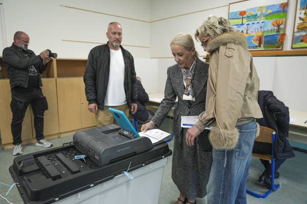 Bakir Izetbegovic casts his vote in Sarajevo SARAJEVO, BOSNIA AND HERZEGOVINA - OCTOBER 4: Bakir Izetbegovic, President of the Party of Democratic Action (SDA) and a candidate for the Presidency of Bosnia and Herzegovina, casts his vote accompanied by his wife, Sebija Izetbegovic, at the polling station located at Nafija Sarajlic Elementary School in Sarajevo, Bosnia and Herzegovina, on October 4, 2026. Samir Jordamovic Anadolu Sarajevo Bosnia and Herzegovina. Editorial use only. Please get in touch for any other usage. Copyright: x2026xAnadoluxSamirxJordamovicx